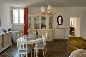 Casa indipendente di 220 m² con più di 5 locali a 