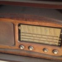Radio Antica a Valvole in Legno 