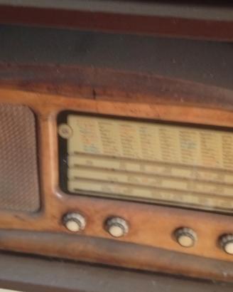 Radio Antica a Valvole in Legno 