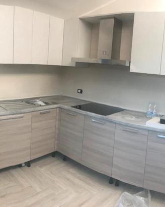 Vedesi cucina + parete con forno e frigo + armadio