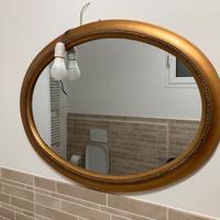 Specchio ovale con cornice vintage