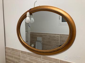 Specchio ovale con cornice vintage