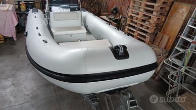 Gommone con motore Yamaha