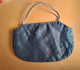 pochette con manici dorati