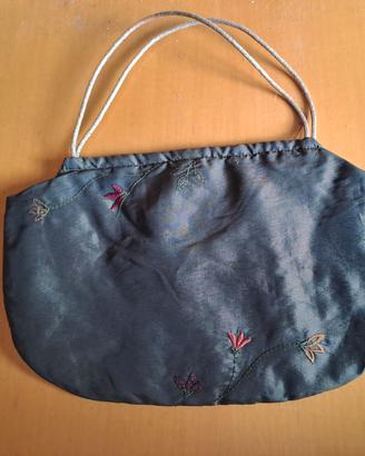 pochette con manici dorati