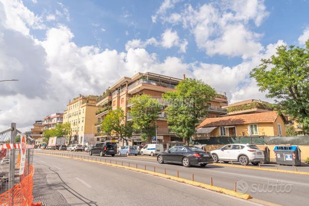 QUADRILOCALE LUMINOSO IN ZONA PORTUENSE