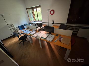 Isola 4 scrivanie ufficio modulari con divisori