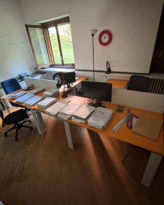 Isola 4 scrivanie ufficio modulari con divisori