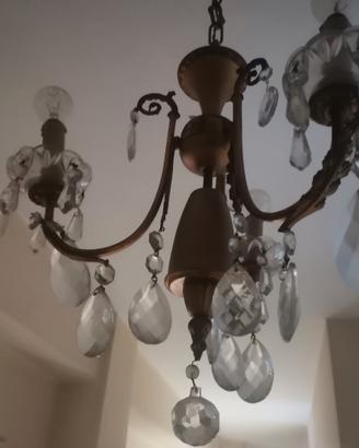 Lampadario vintage con gocce di vetro