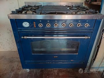 cucina ilve con forno e fornelli