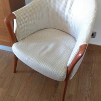 Poltrona in legno e stoffa mod. Mariposa