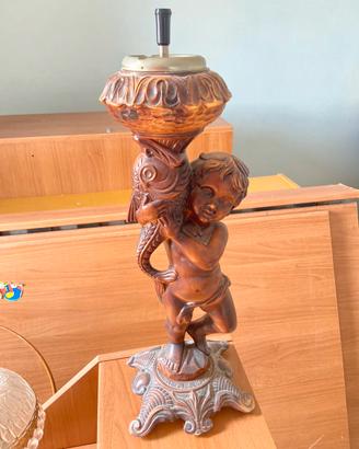 Posacenere da terra vintage con scultura in resina