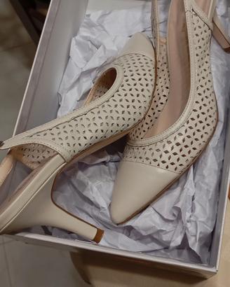 Décolleté estiva traforata