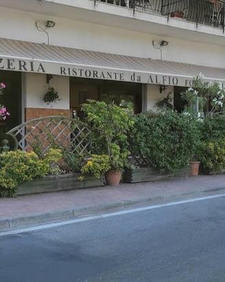 Ristorante-pizzeria con forno a legna e dehors