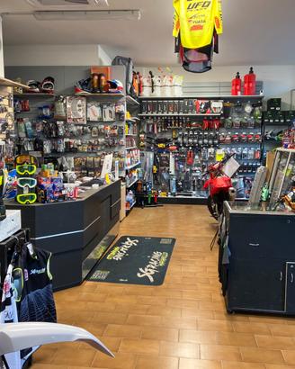 Abbigliamento accessori e ricambi