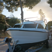 Barca a motore semicabinato