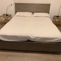 Letto/comodini come nuovi