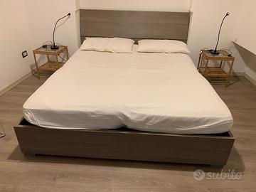 Letto/comodini come nuovi