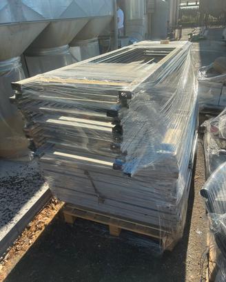 Scaffalatura come nuova