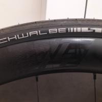 Cerchi in carbonio bici da corsa.