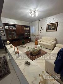 Appartamento ristrutturato con garage ad Acireale