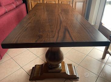 Tavolo in rovere massiccio-solido, elegante
