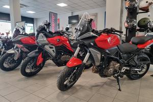 QJ Motor SRT 700 SX + tris borse in promozione