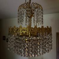 Lampadario  in ottone dorato e cristalli