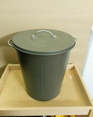Bidone in Metallo con Coperchio 