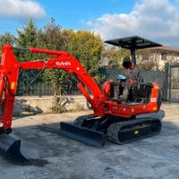 E114 Mini escavatore 25 q Kubota U25