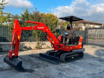 E114 Mini escavatore 25 q Kubota U25