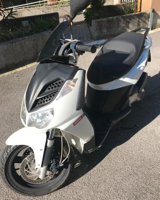 Scooter brillante