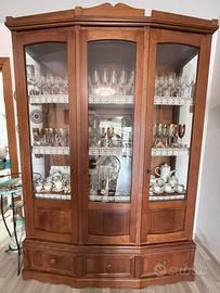 Vetrina in  ciliegio stile classico