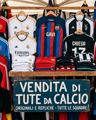 tute calcio/kit personalizzabili :nomi e numeri