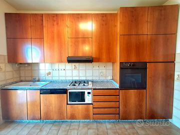 cucina in noce nazionale  piano granito sardo