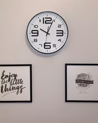 Tris arredo parete: 2 quadri + orologio