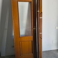Porta interna in legno con vetro satinato