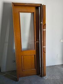 Porta interna in legno con vetro satinato