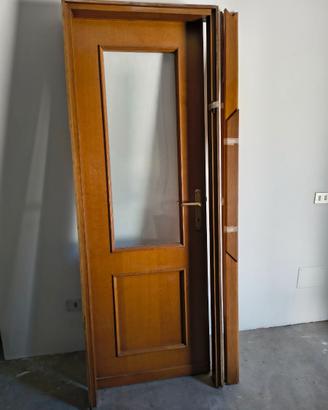 Porta interna in legno con vetro satinato