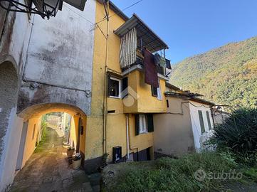 CASA DI CORTE A MASSA