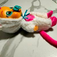 Bambola Cry Babies Daisy ride piange parla 