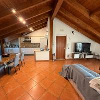 Ampio trilocale mansardato con box cod. 480