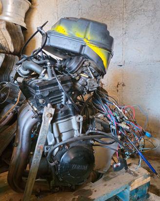 motore yamaha r1 a carburatori 