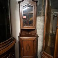 Angoliera con vetrina