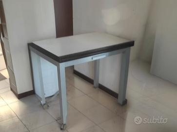 TAVOLO CONSOLLE CON SEDIE