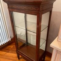 Vetrina in radica di noce