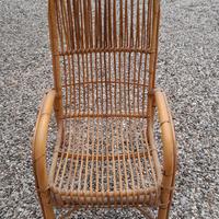 Sedia legno in vimini giunco da giardino.