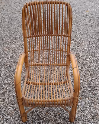 Sedia legno in vimini giunco da giardino.