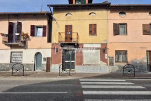 STABILE IDEALE AD USO TRIFAMILIARE O AD USO INVEST