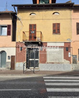 STABILE IDEALE AD USO TRIFAMILIARE O AD USO INVEST
